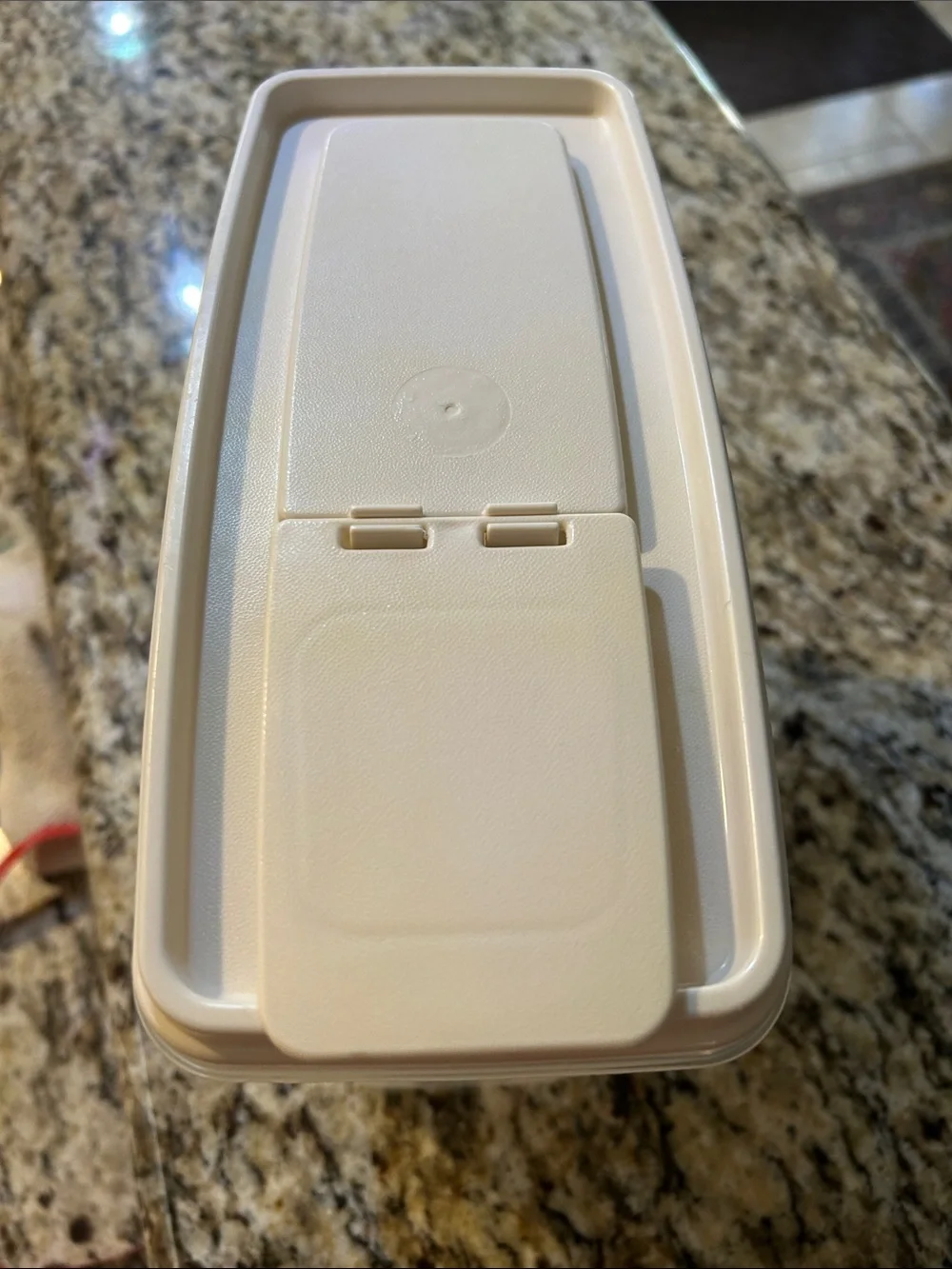 Rubbermaid 13 Cups Translucent Food Storage Container with Beige Lid